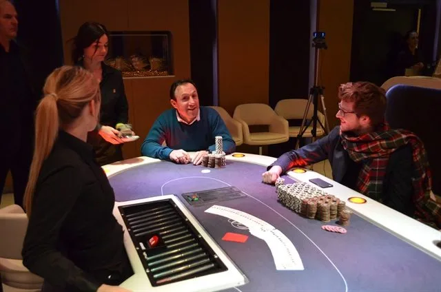 Cubukcu en Brandejs heads up | 2015/03 - Rotterdam Poker Series - 1.000 eu Main Event 